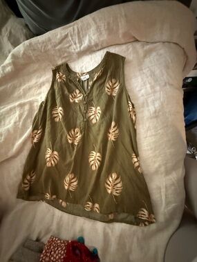 Liz Claiborne Olive Green Sleeveless Tropical Print Tank